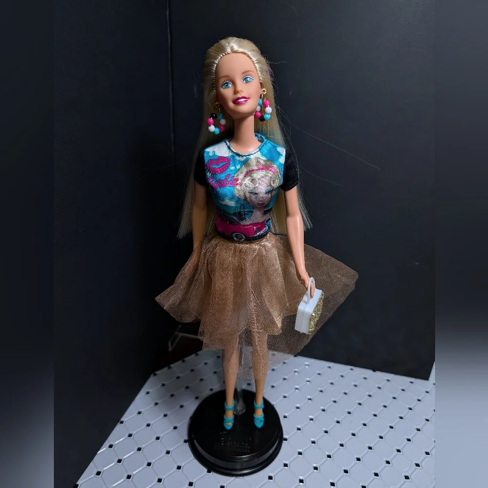 *FINAL PRICE UNLESS BUNDLED Vintage 2001 Toys R Us Barbie Restyled - Picture 2 of 8